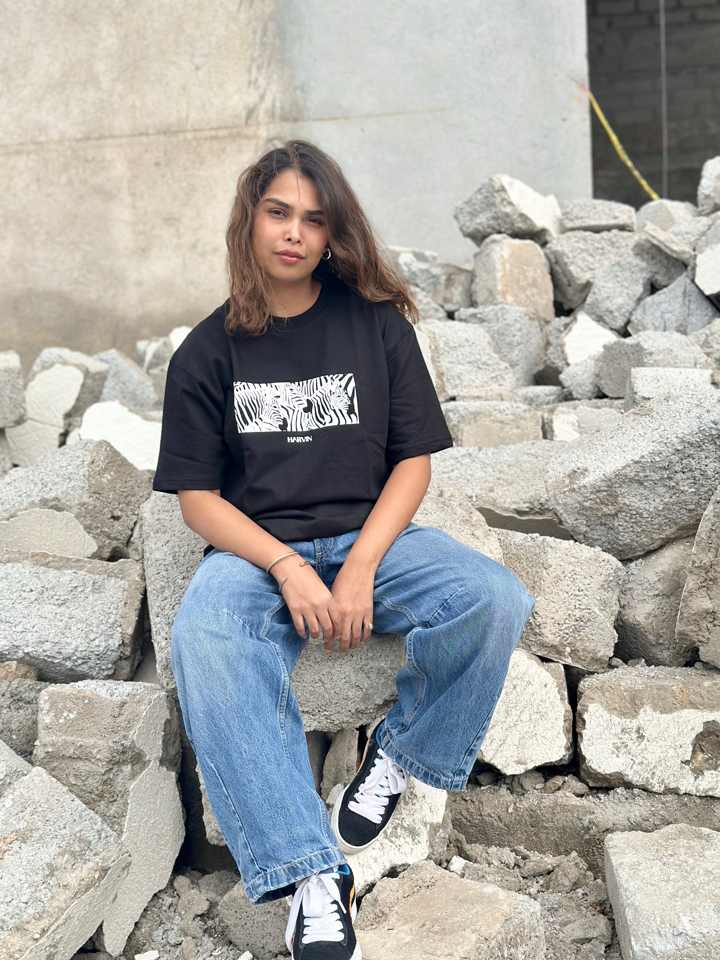 WOMEN'S BLACK OVERSIZED T-SHIRT | ZEBRA MIRAGE EDITION