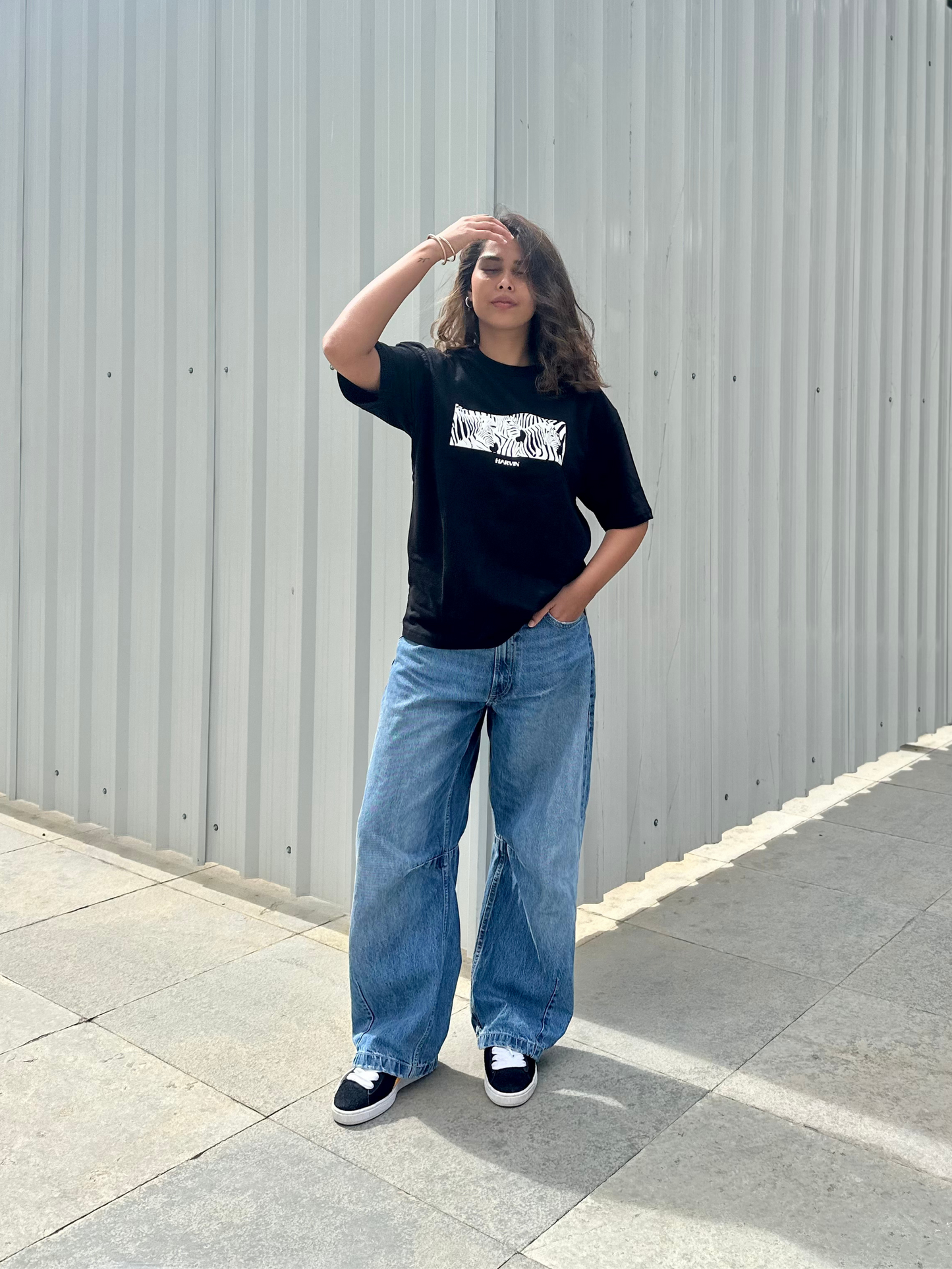 WOMEN'S BLACK OVERSIZED T-SHIRT | ZEBRA MIRAGE EDITION