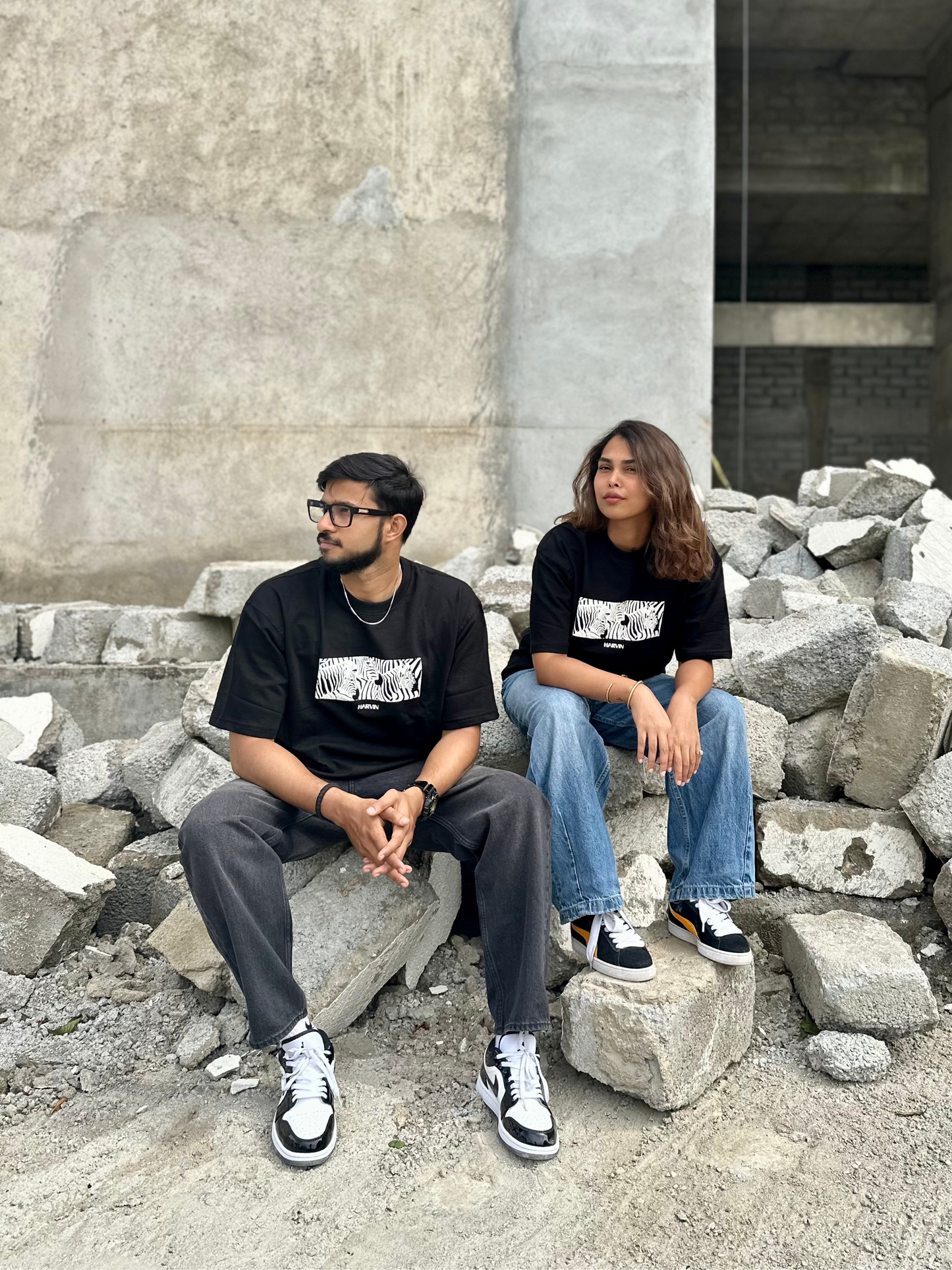 WOMEN'S BLACK OVERSIZED T-SHIRT | ZEBRA MIRAGE EDITION