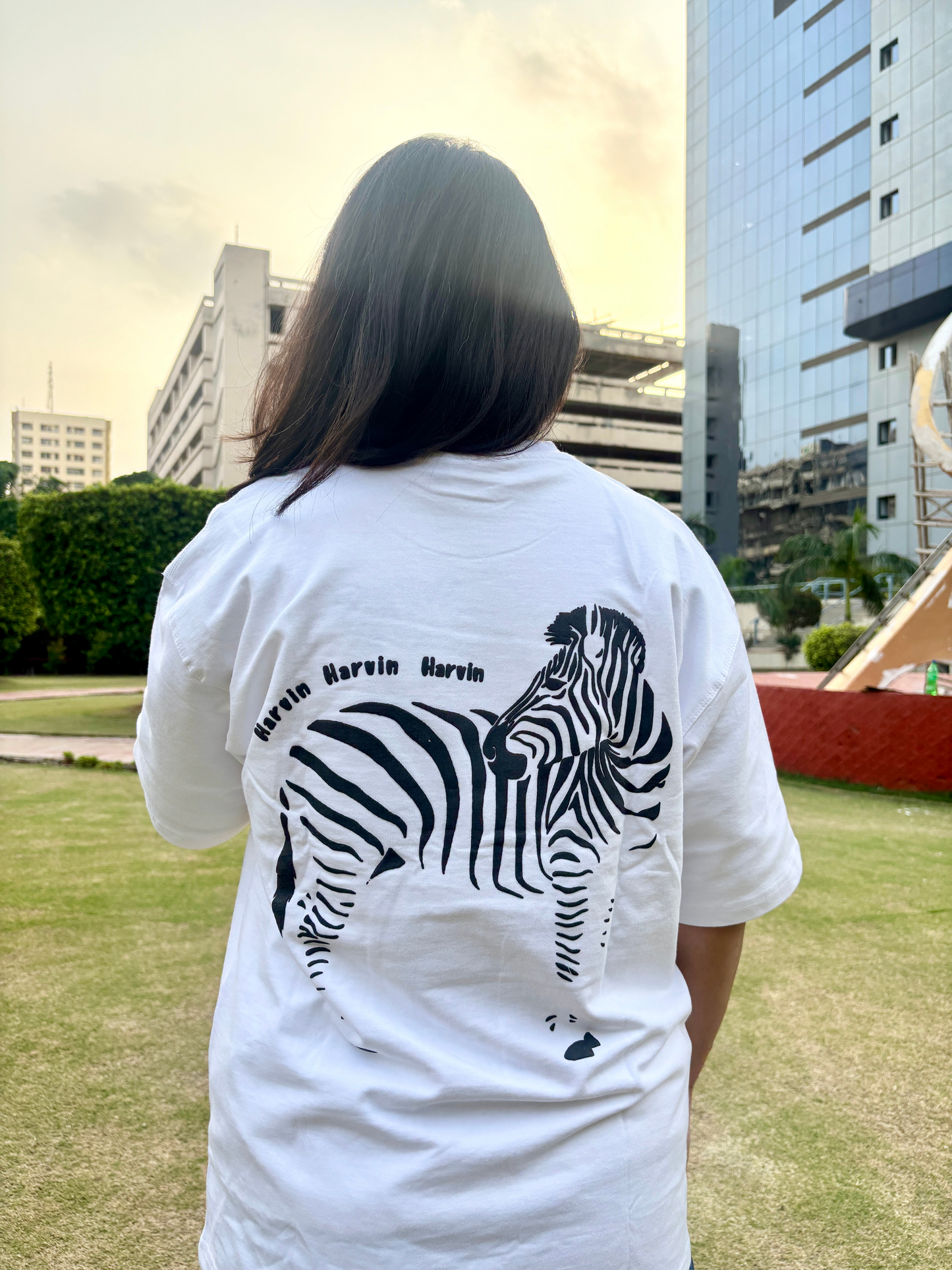 WOMEN'S WHITE OVERSIZED T-SHIRT | ZEBRA STARE EDITION